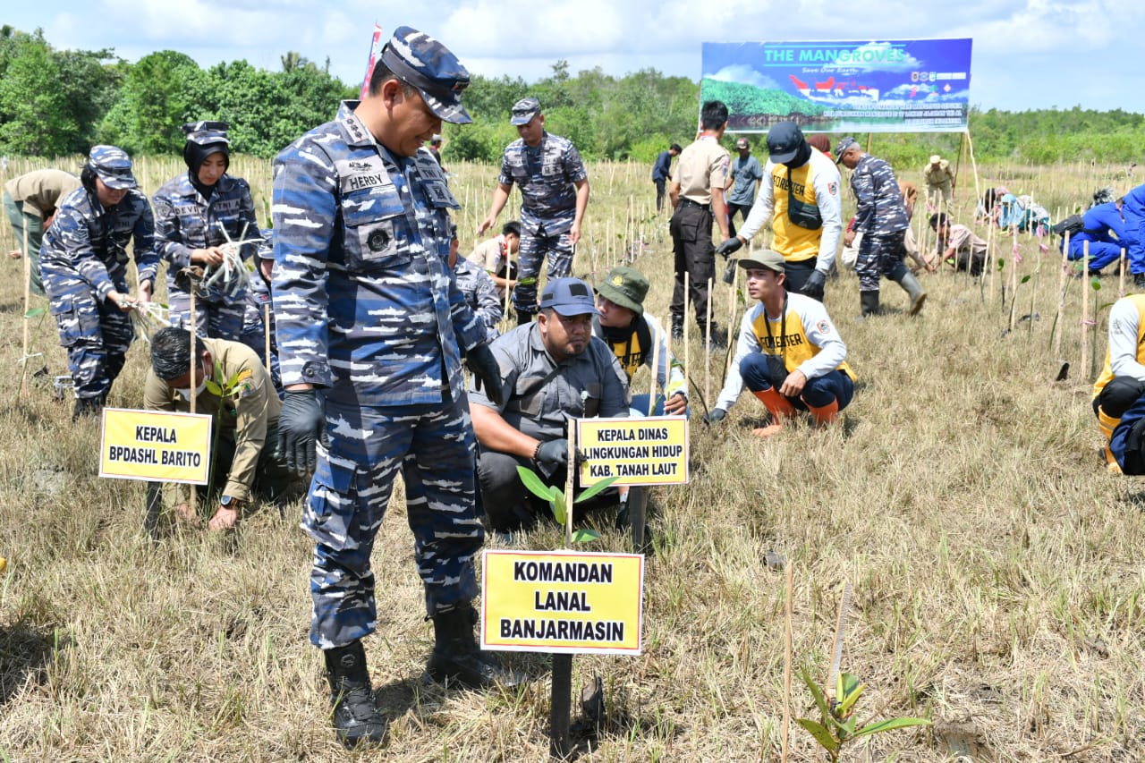 Peringati Hari Mangrove Lanal Banjarmasin Tanam 5 000 Bibit Mangrove